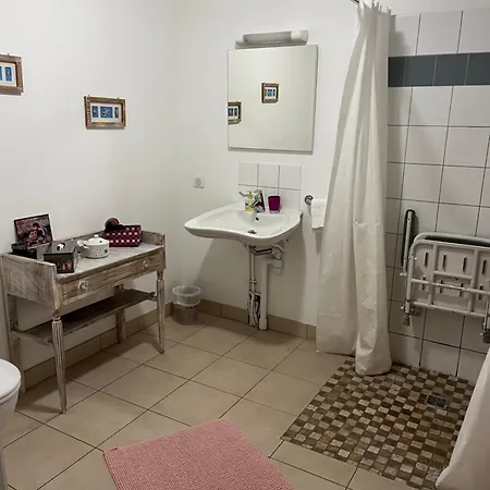 Oda ve Kahvaltı De La Nonette 3*